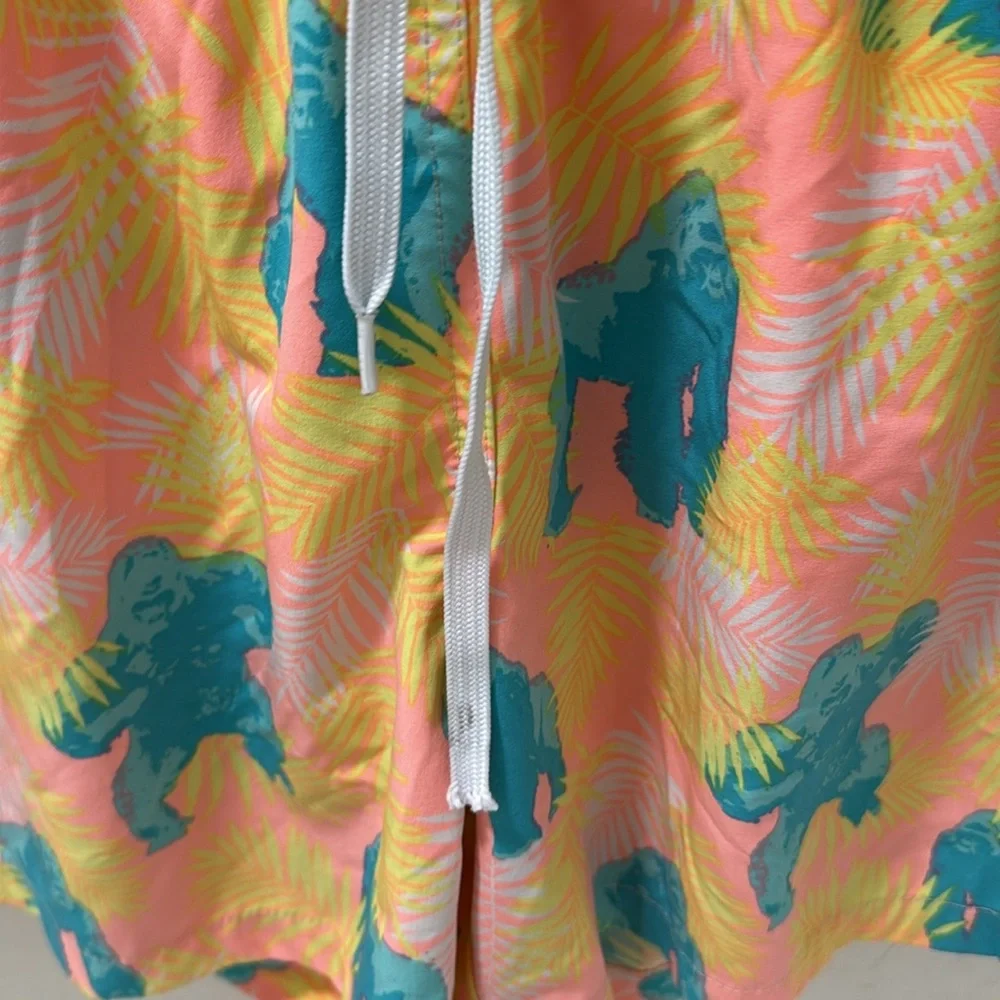 Chubbies Men’s “Rumble in the Jungle” Swim Trunks XL 5.5”